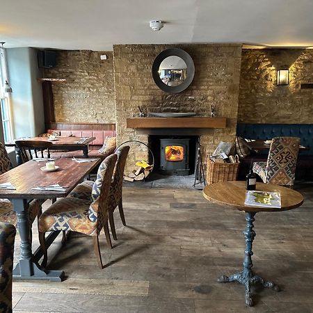 The Golden Pheasant Inn Burford Zewnętrze zdjęcie